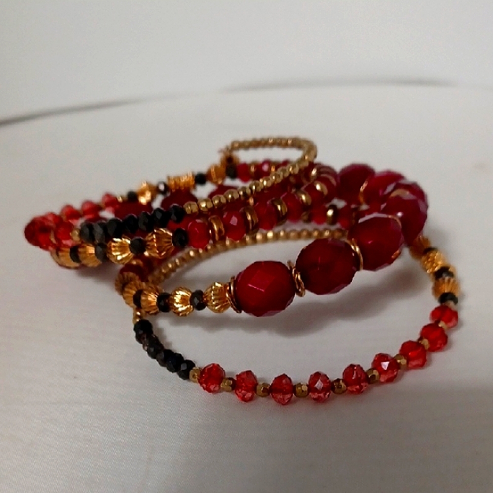 Burgundy Red & Goldtone Spirak Beaded Bracelet-